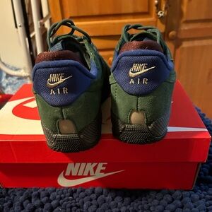 Nike Air, deep green women's sneakers, sPphire blue trim.